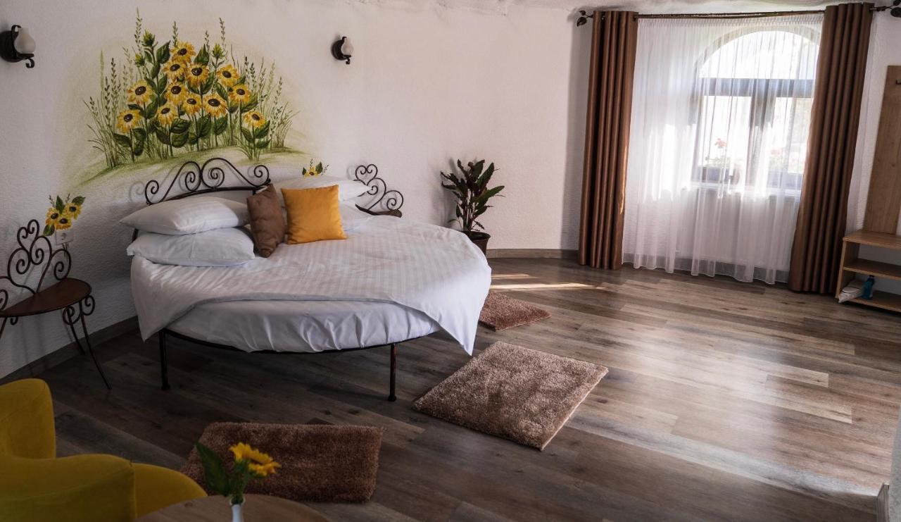 Hotel Satul Cu Flori Buzău Exteriér fotografie