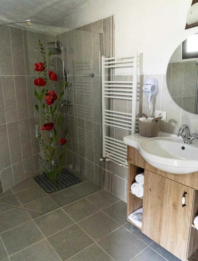 Hotel Satul Cu Flori Buzău Exteriér fotografie